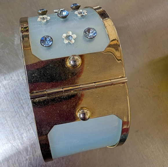 Vintage Ice Blue Rhinestone Lucite Jewelry Set - Picture 14 of 15